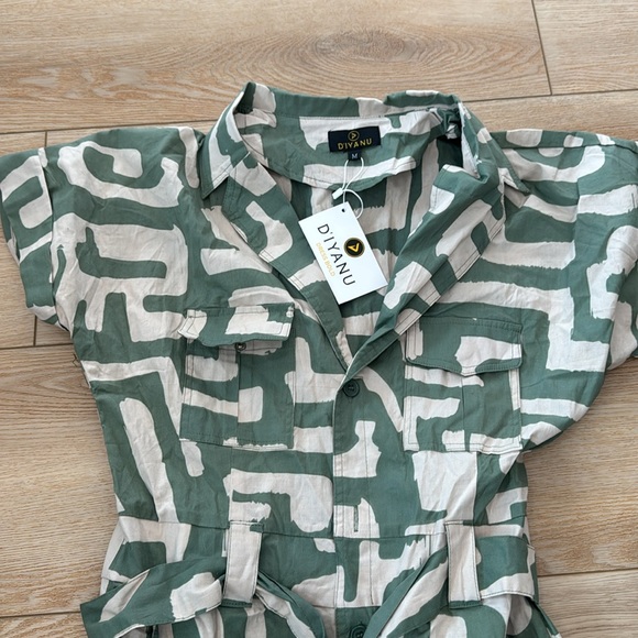 D'IYANU Asale Women's Romper SZ MEDIUM. NWT - Picture 6 of 9